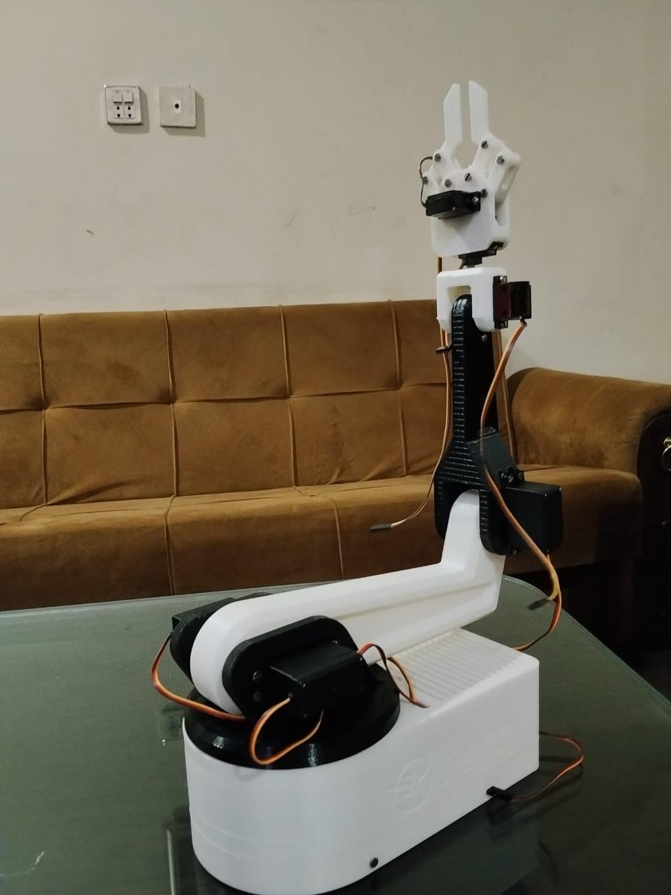 3D Printed Robotic Arm & Gripper Assembly by Dawar's Tavern